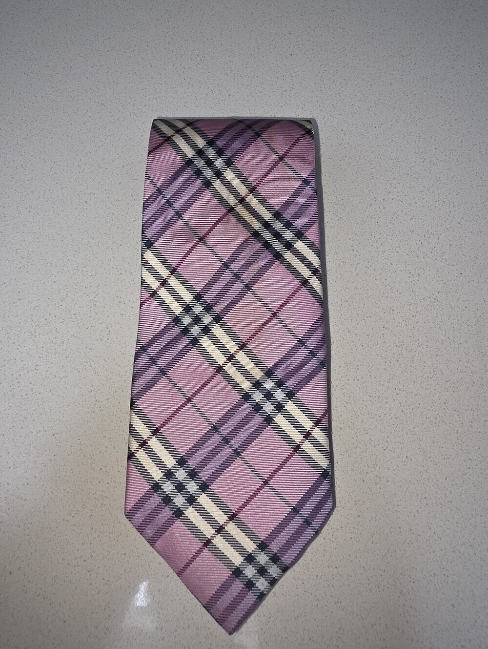 Burberry 100% silk nova check pink neck tie